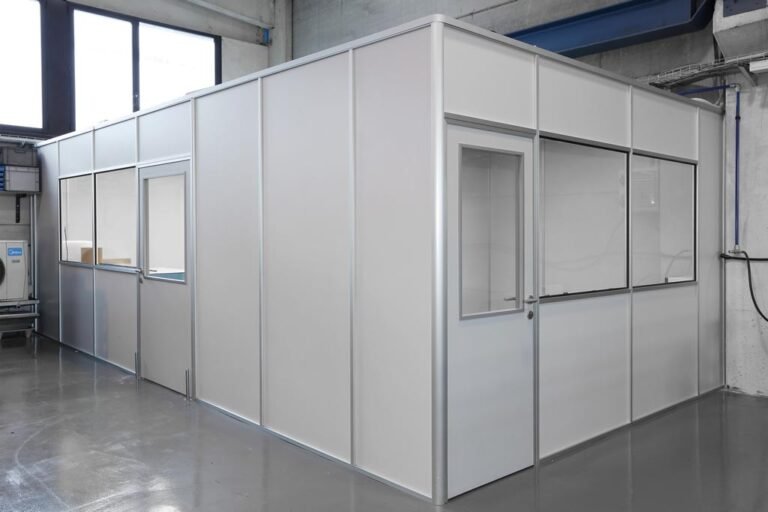 Mamparas de oficina — Grupo Industrial RobMat, Zona Este