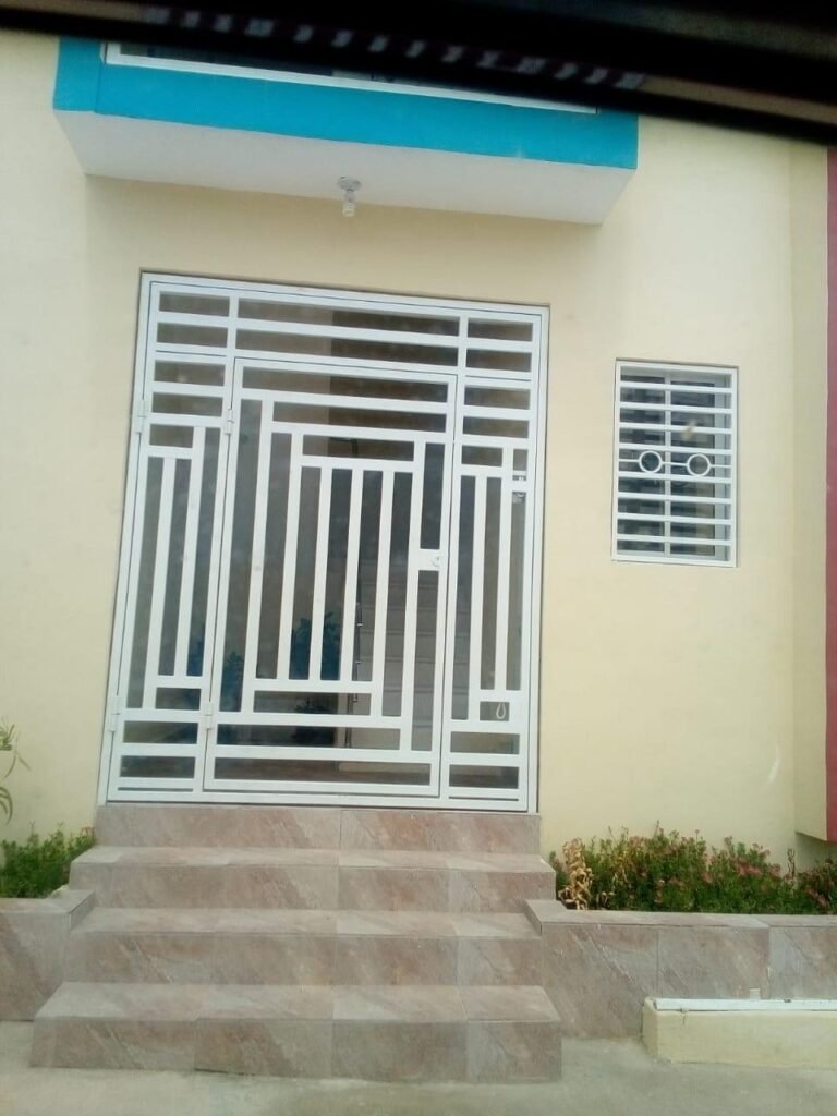 Instalación de herrería — Grupo Industrial RobMat, Zona Este