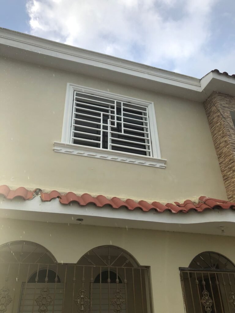 Instalación de herrería — Grupo Industrial RobMat, Zona Este