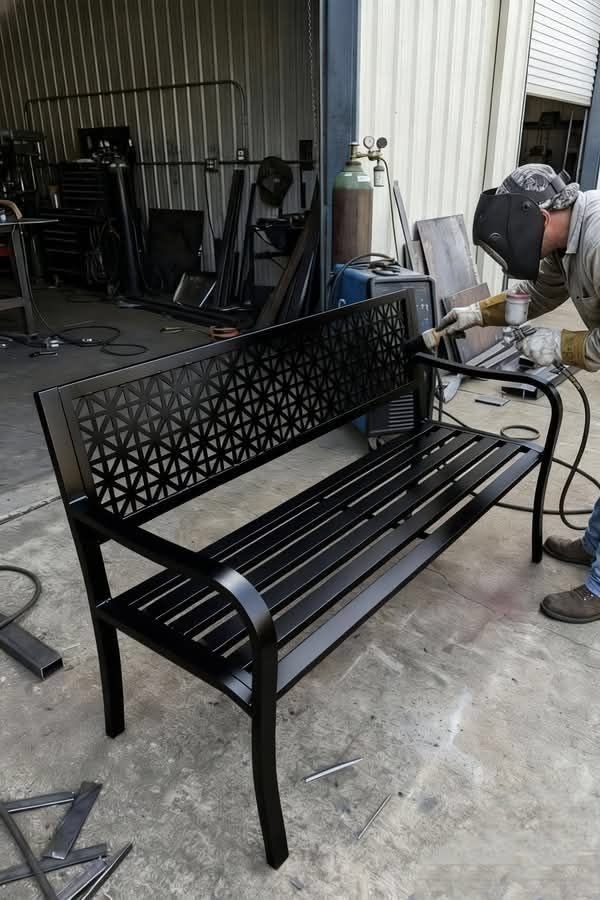 Muebles y utilería en metal — Grupo Industrial RobMat, Zona Este