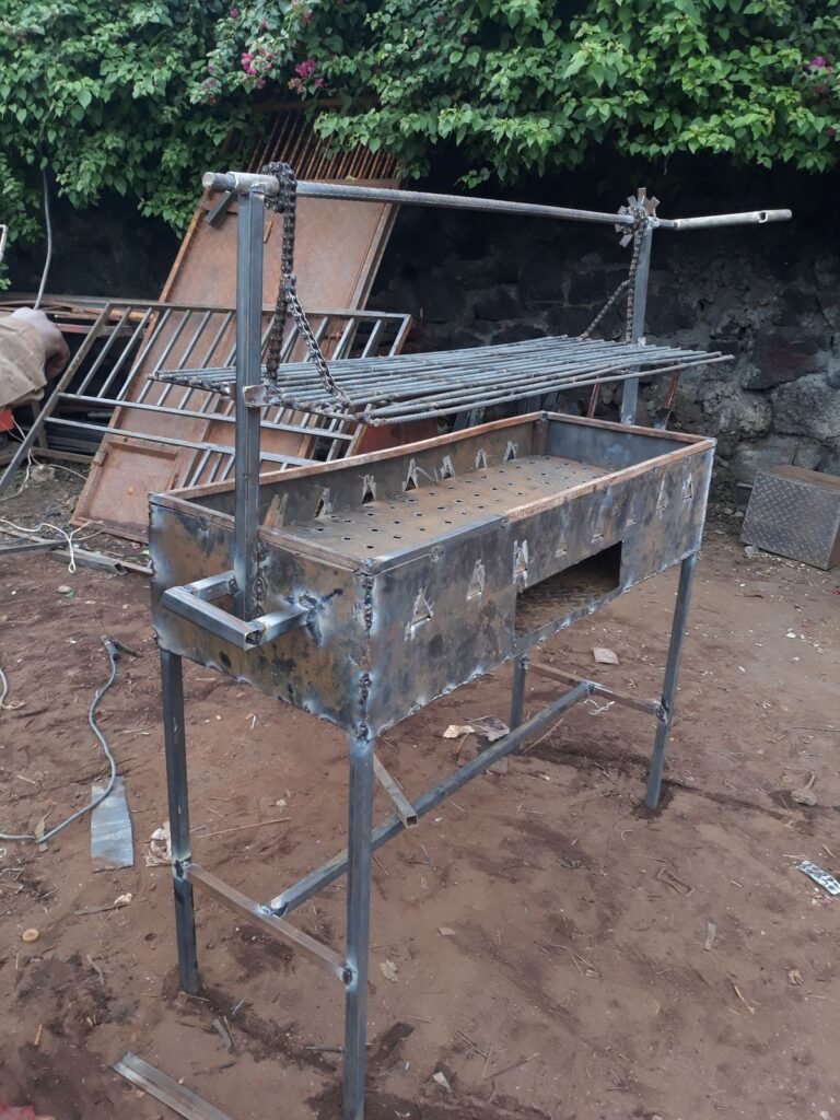 Muebles y utilería en metal — Grupo Industrial RobMat, Zona Este