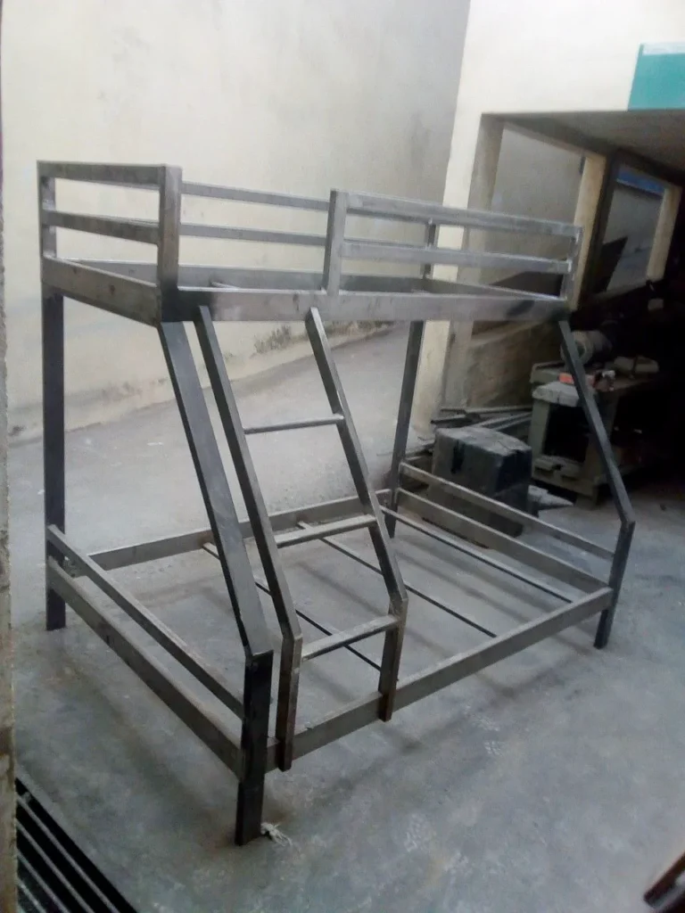 Muebles y utilería en metal — Grupo Industrial RobMat, Zona Este