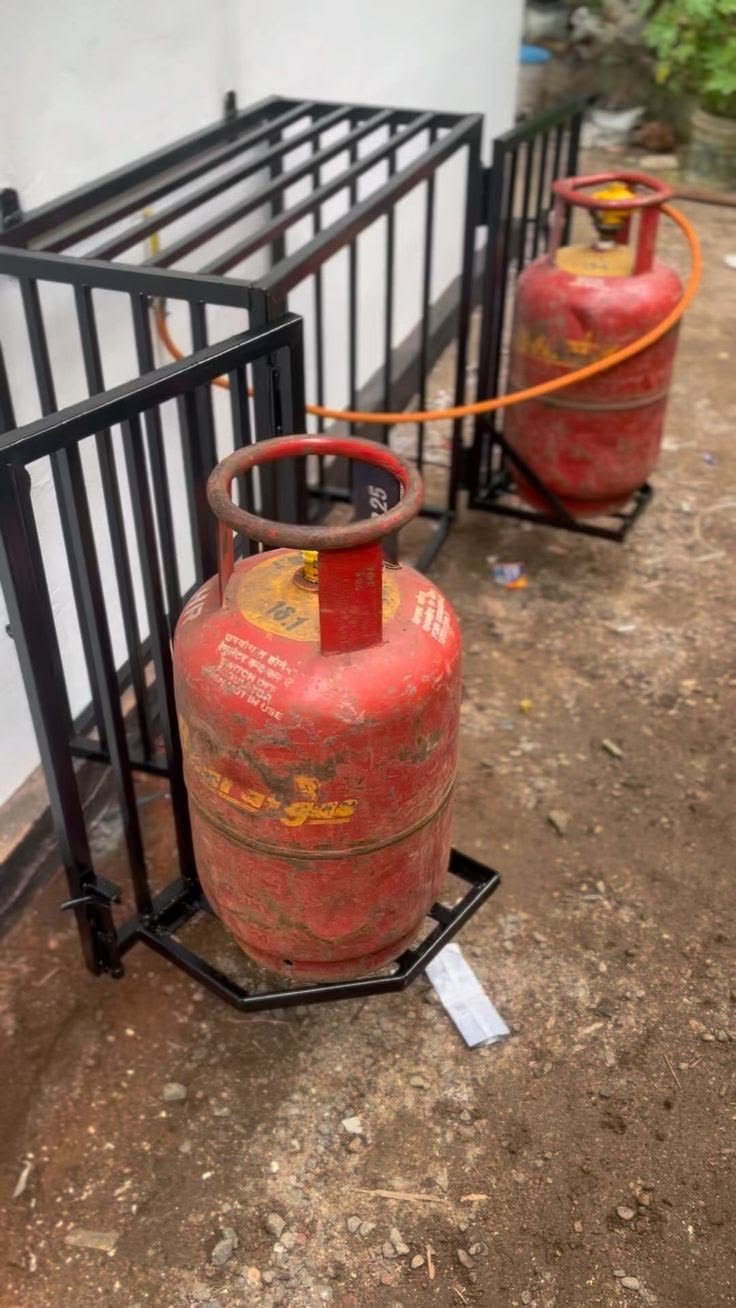 Muebles y utilería en metal — Grupo Industrial RobMat, Zona Este