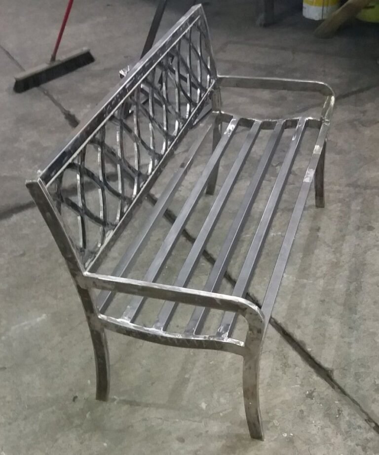Muebles y utilería en metal — Grupo Industrial RobMat, Zona Este