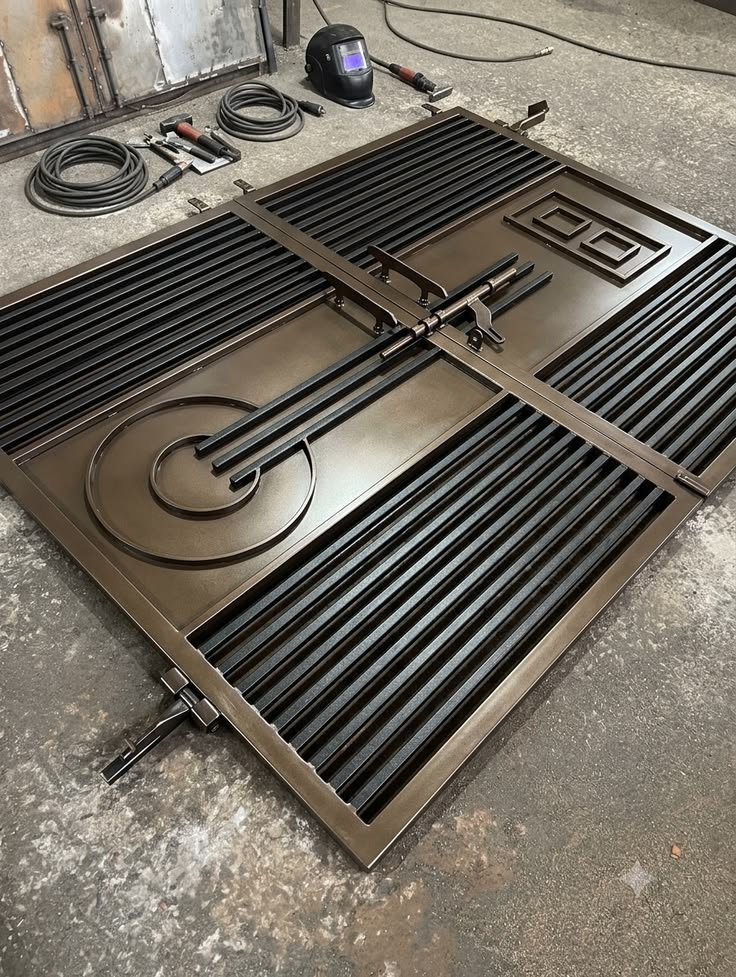 Portones de acceso — Grupo Industrial RobMat, Zona Este