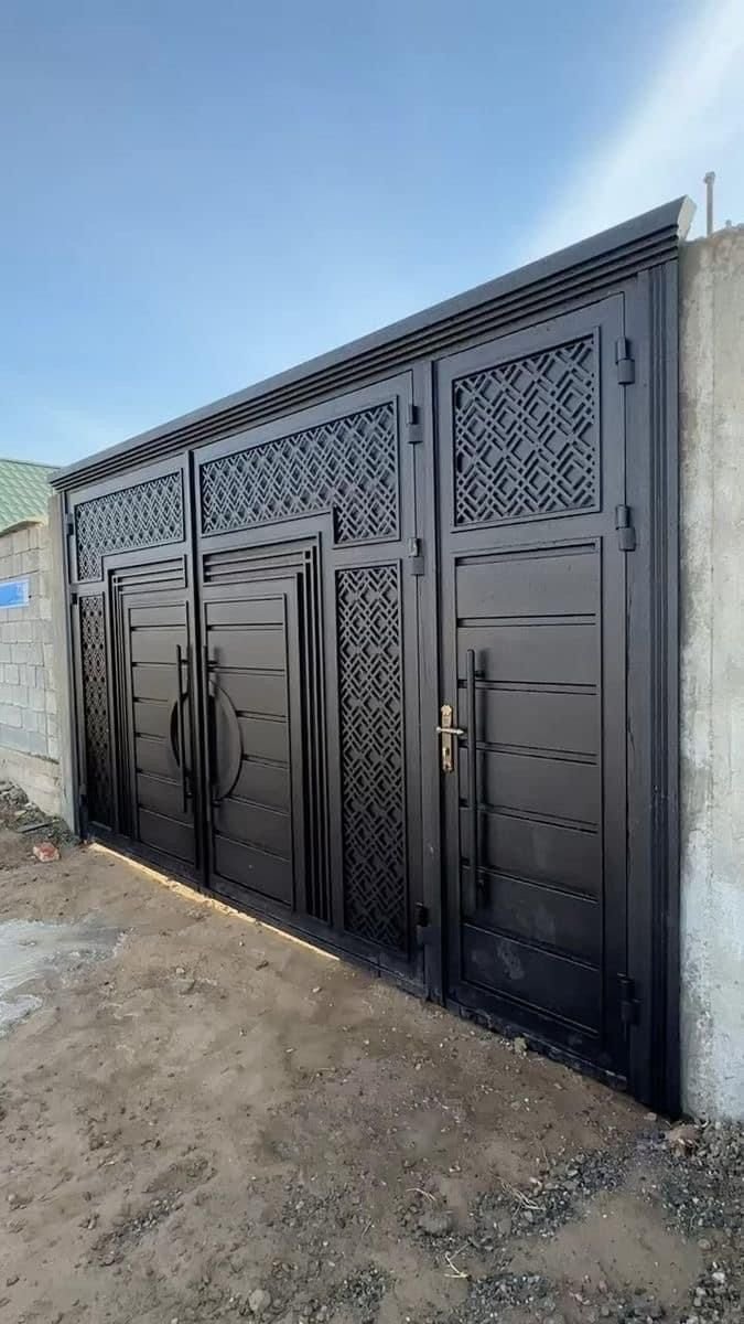 Portones de acceso — Grupo Industrial RobMat, Zona Este