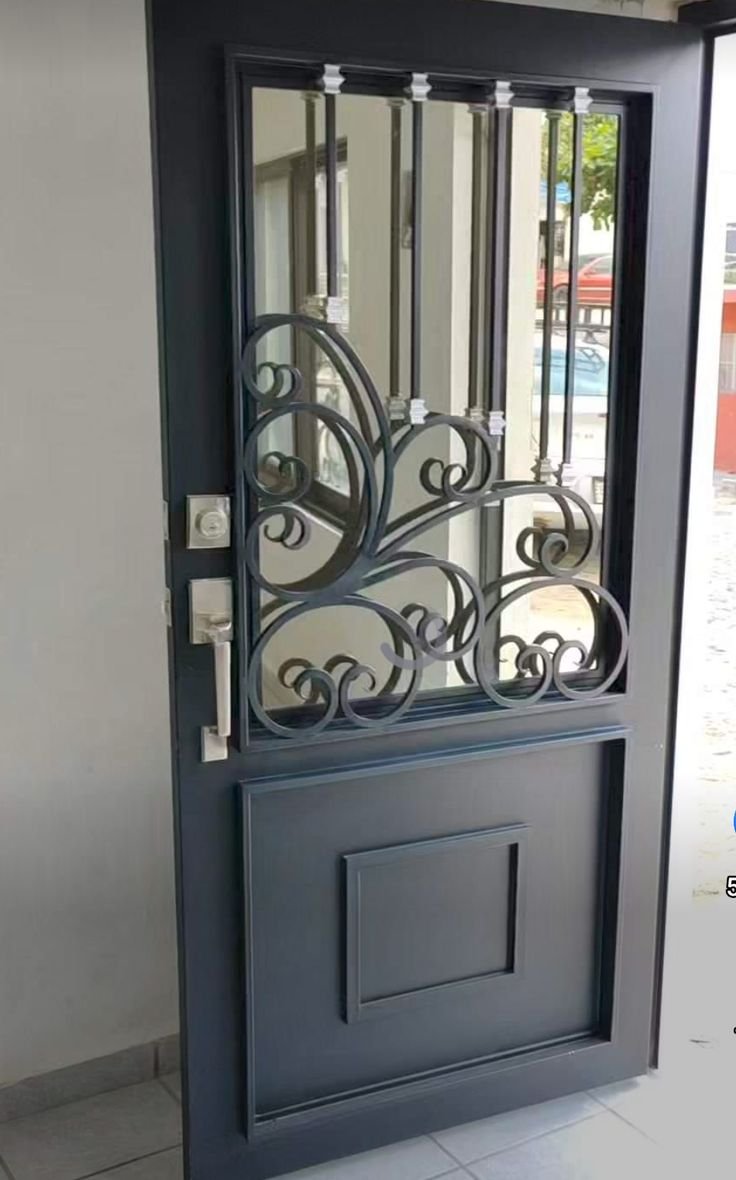 Puertas metálicas — Grupo Industrial RobMat, Zona Este