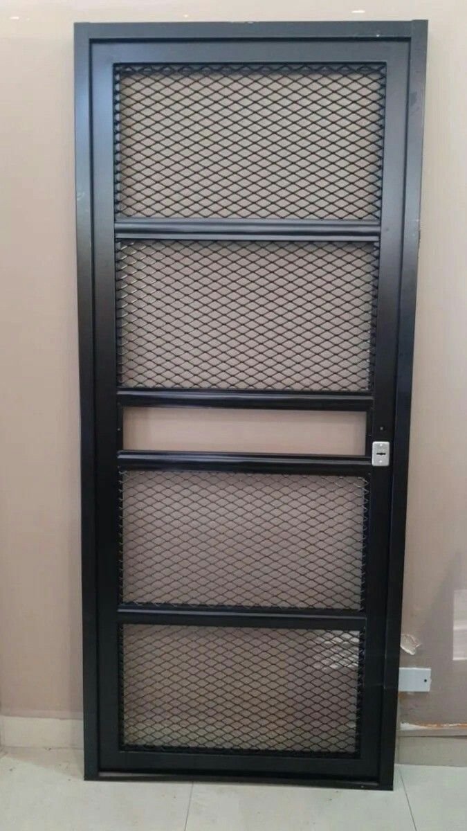 Puertas metálicas — Grupo Industrial RobMat, Zona Este