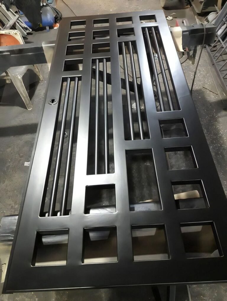 Puertas metálicas — Grupo Industrial RobMat, Zona Este