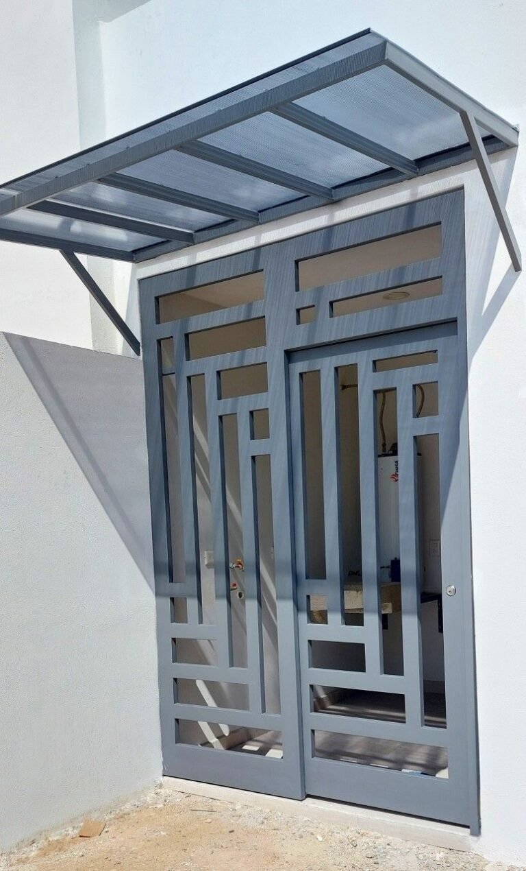 Puertas metálicas — Grupo Industrial RobMat, Zona Este