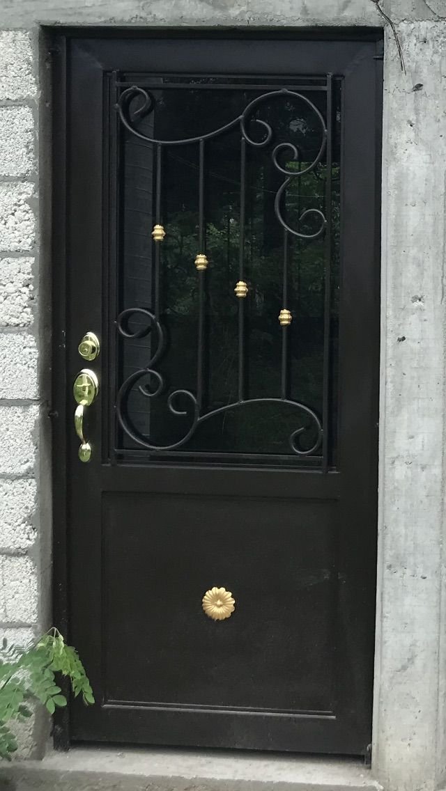 Puertas metálicas — Grupo Industrial RobMat, Zona Este