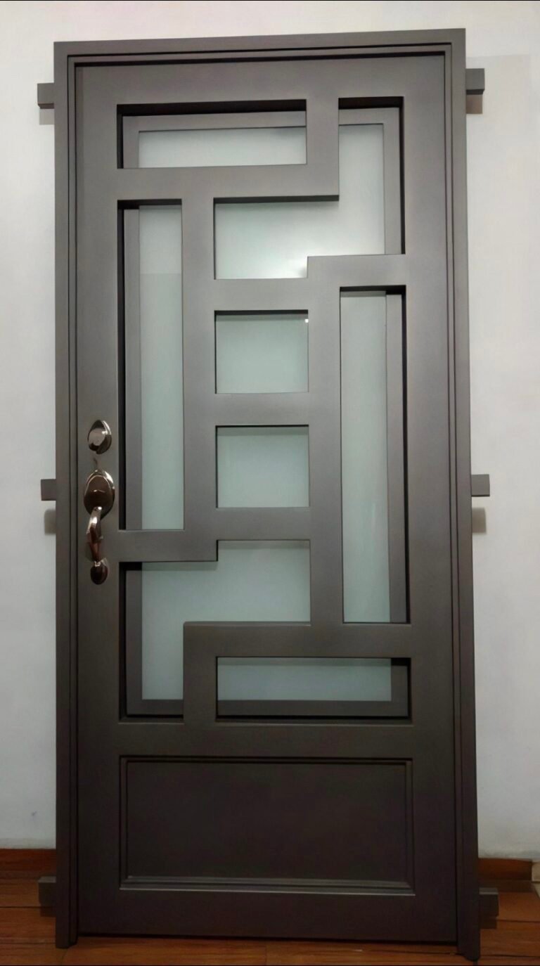 Puertas metálicas — Grupo Industrial RobMat, Zona Este