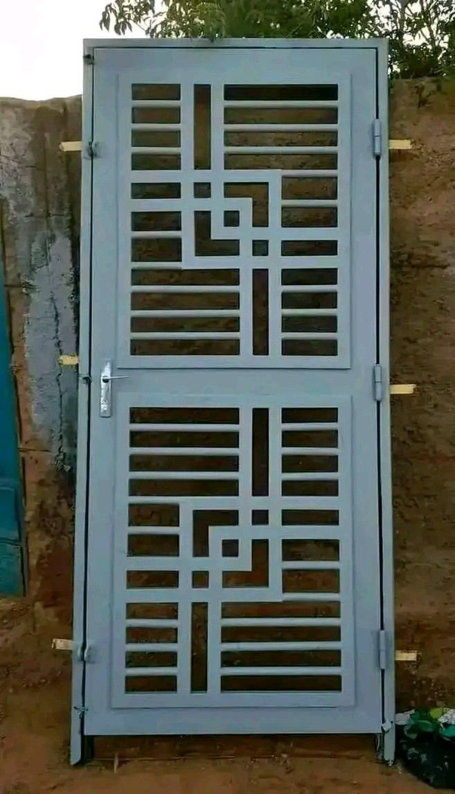 Puertas metálicas — Grupo Industrial RobMat, Zona Este