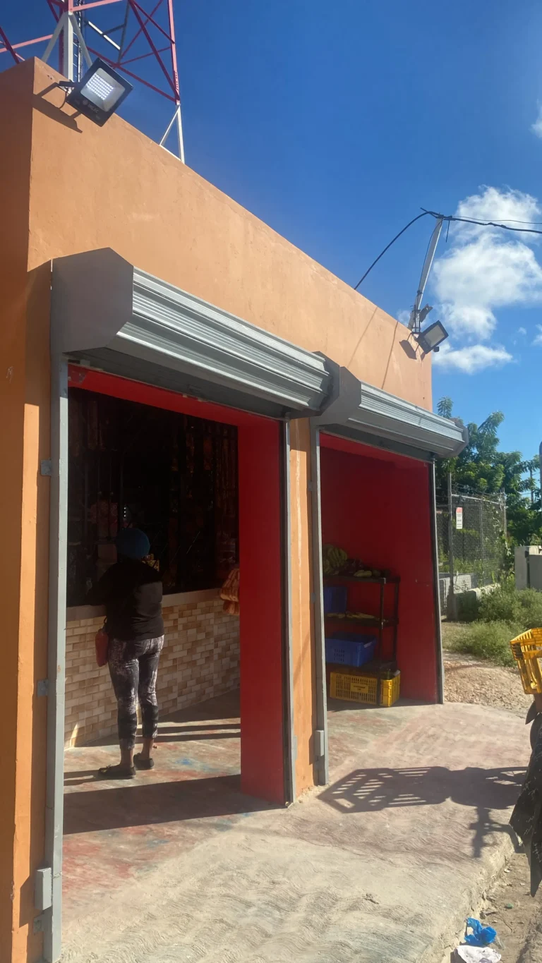 Instalación de shutters — Grupo Industrial RobMat, Zona Este