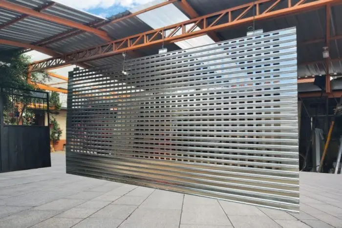 Instalación de shutters — Grupo Industrial RobMat, Zona Este