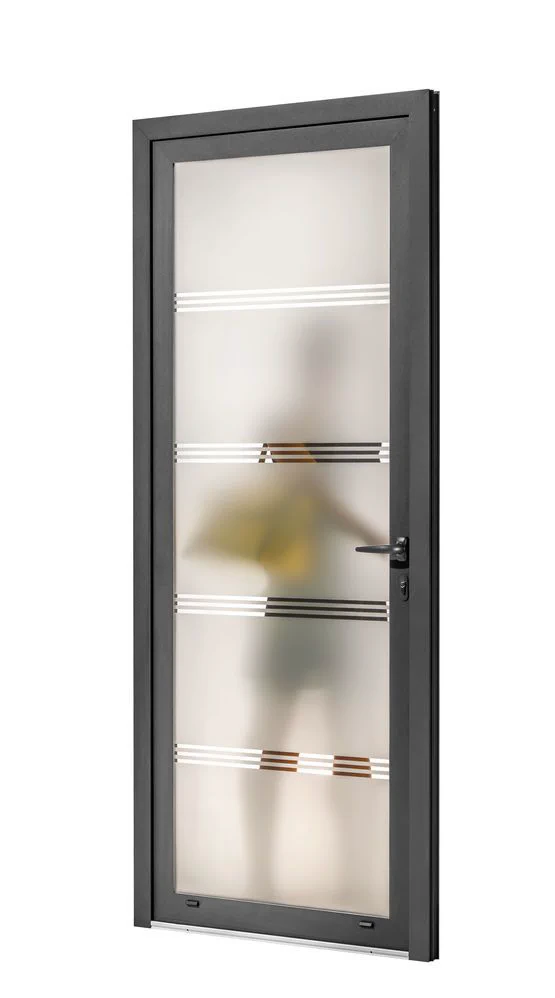 Puertas de aluminio — Grupo Industrial RobMat, Zona Este