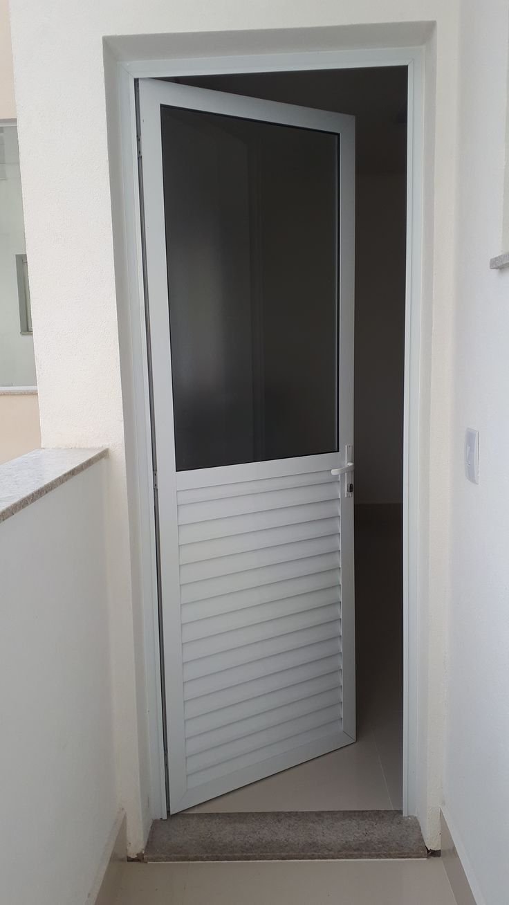 Puertas de aluminio — Grupo Industrial RobMat, Zona Este