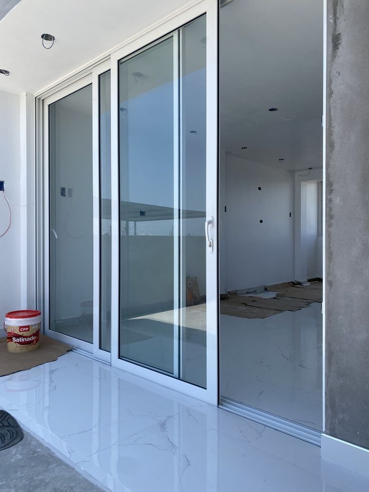 Puertas corredizas — Grupo Industrial RobMat, Zona Este