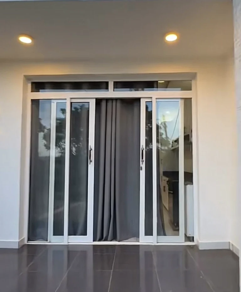 Puertas corredizas — Grupo Industrial RobMat, Zona Este