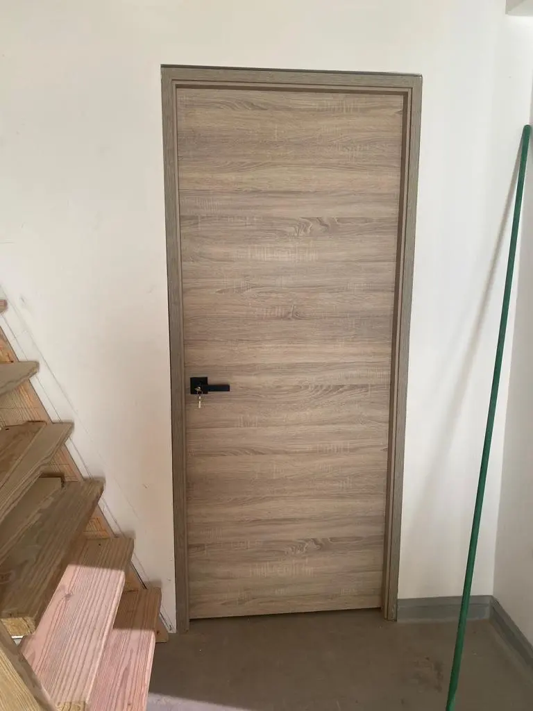 Instalación de puertas — Grupo Industrial RobMat, Zona Este