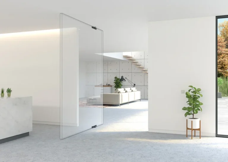 Puertas pivotantes — Grupo Industrial RobMat, Zona Este