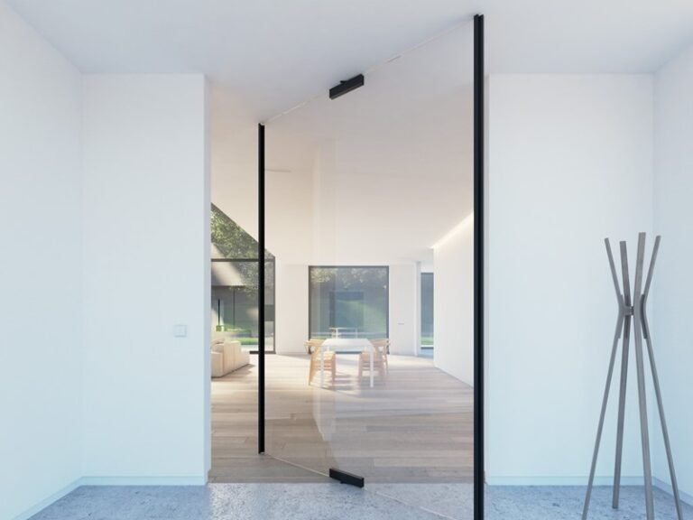 Puertas pivotantes — Grupo Industrial RobMat, Zona Este