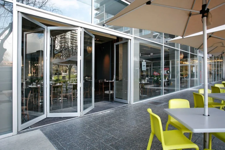 Puertas plegables — Grupo Industrial RobMat, Zona Este