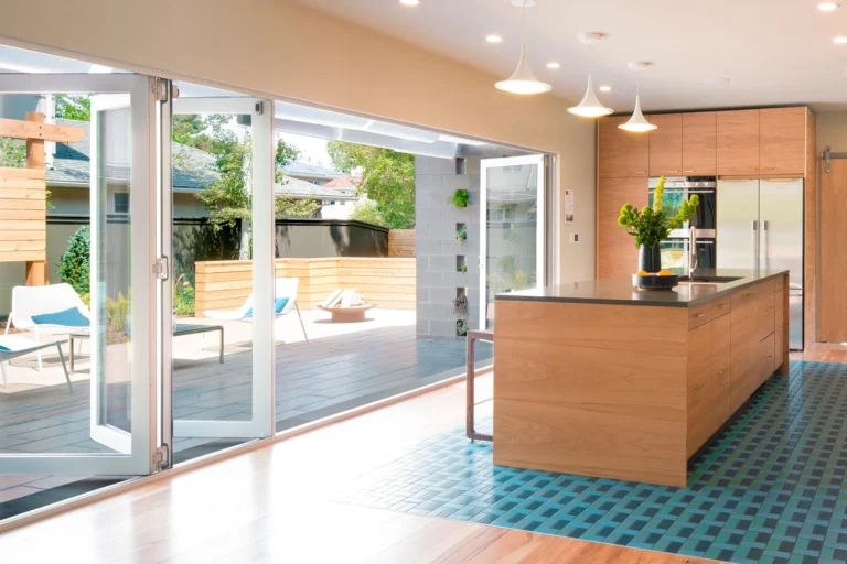 Puertas plegables — Grupo Industrial RobMat, Zona Este