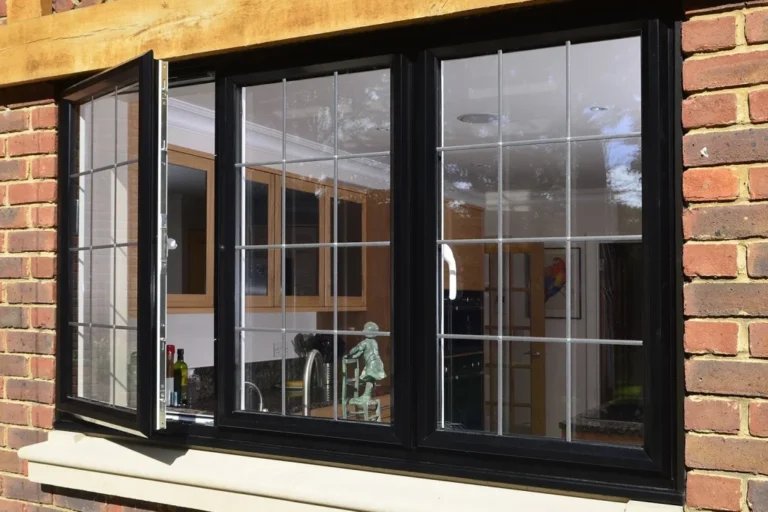 Ventanas abatibles — Grupo Industrial RobMat, Zona Este