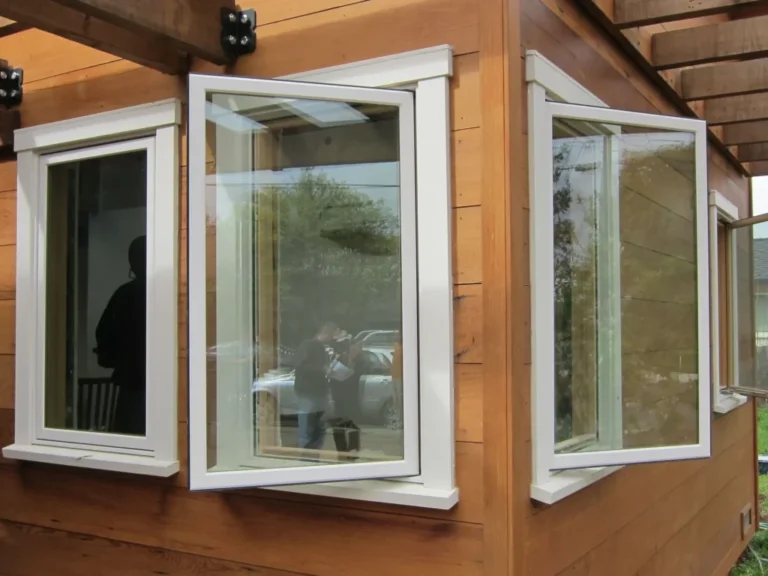 Ventanas abatibles — Grupo Industrial RobMat, Zona Este