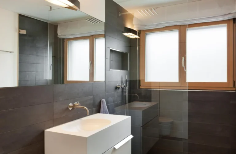 Ventanas abatibles — Grupo Industrial RobMat, Zona Este