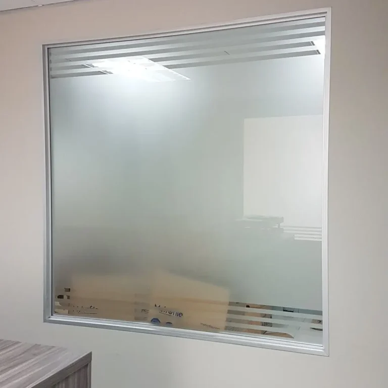 Instalación de ventanas — Grupo Industrial RobMat, Zona Este