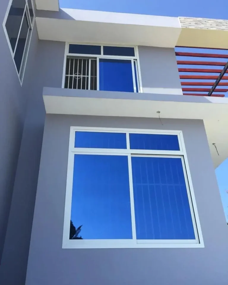 Instalación de ventanas — Grupo Industrial RobMat, Zona Este