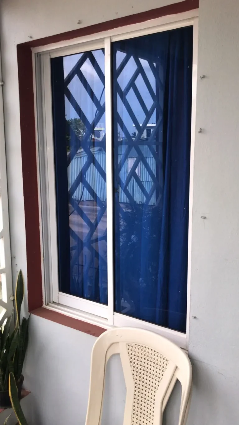 Instalación de ventanas — Grupo Industrial RobMat, Zona Este