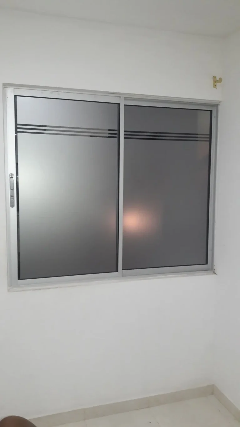 Instalación de ventanas — Grupo Industrial RobMat, Zona Este