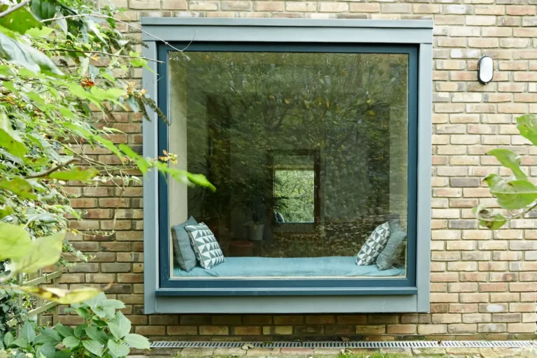 Ventanas saledizas — Grupo Industrial RobMat, Zona Este