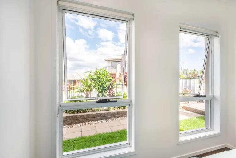 Ventanas tipo toldo — Grupo Industrial RobMat, Zona Este
